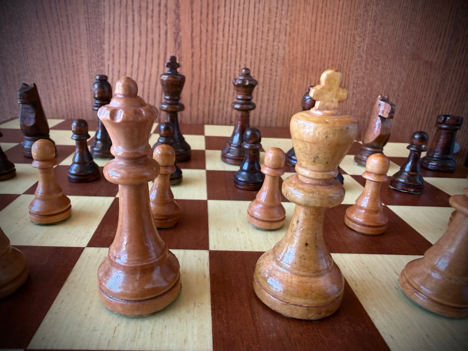 Vintage Staunton Schaakstukken 72mm met Houten Kistje, Hobby en Vrije tijd, Gezelschapsspellen | Bordspellen, Een of twee spelers