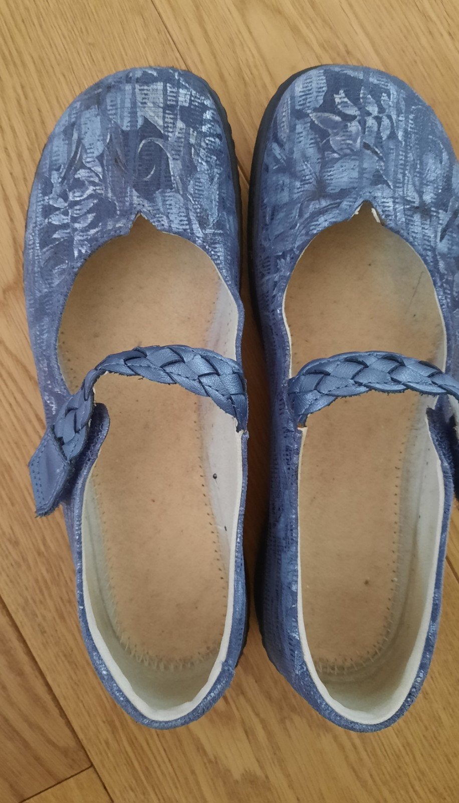 Helvesko schoenen , maat 38 

Sluiten met klittenband
Maat 3, Kleding | Dames, Schoenen, Ophalen of Verzenden