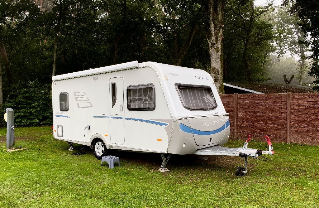 Hymer Eriba Nova Caravan 465 GL, Rondzit, Particulier, Vast bed, 5 tot 6 meter