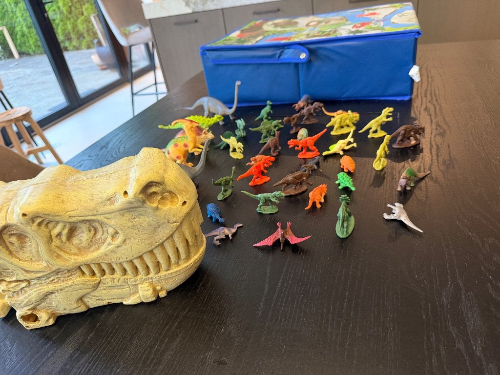 Dinosaurussen en speciale opbergbox, Kinderen en Baby's, Speelgoed | Actiefiguren, Verzenden, Zo goed als nieuw