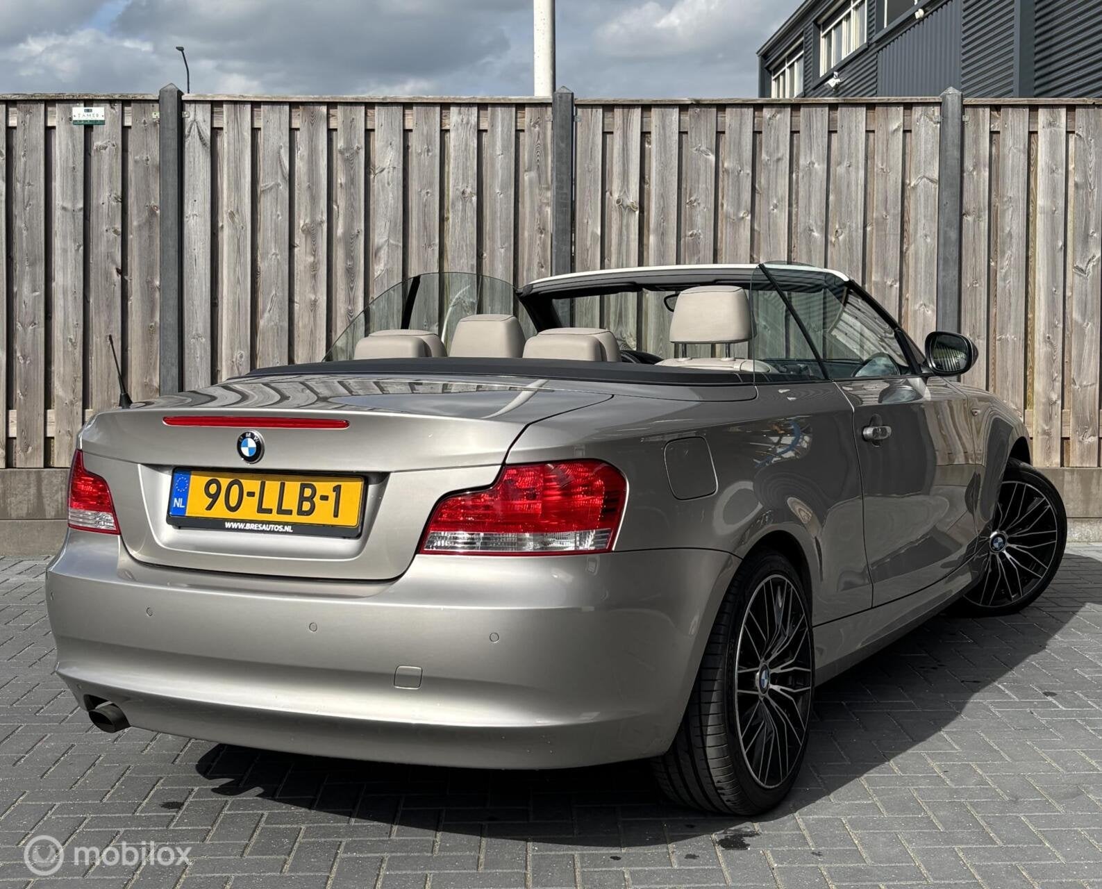 BMW 1-serie Cabrio 118i High Executive/Cabriolet/Leder/NAP/, Auto's, BMW, Euro 5, Beige, Cabriolet, 4 stoelen