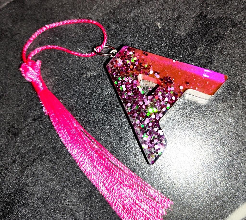 Epoxy sleutelhanger met letter en kwastje, Ophalen of Verzenden, Nieuw, Overige onderwerpen