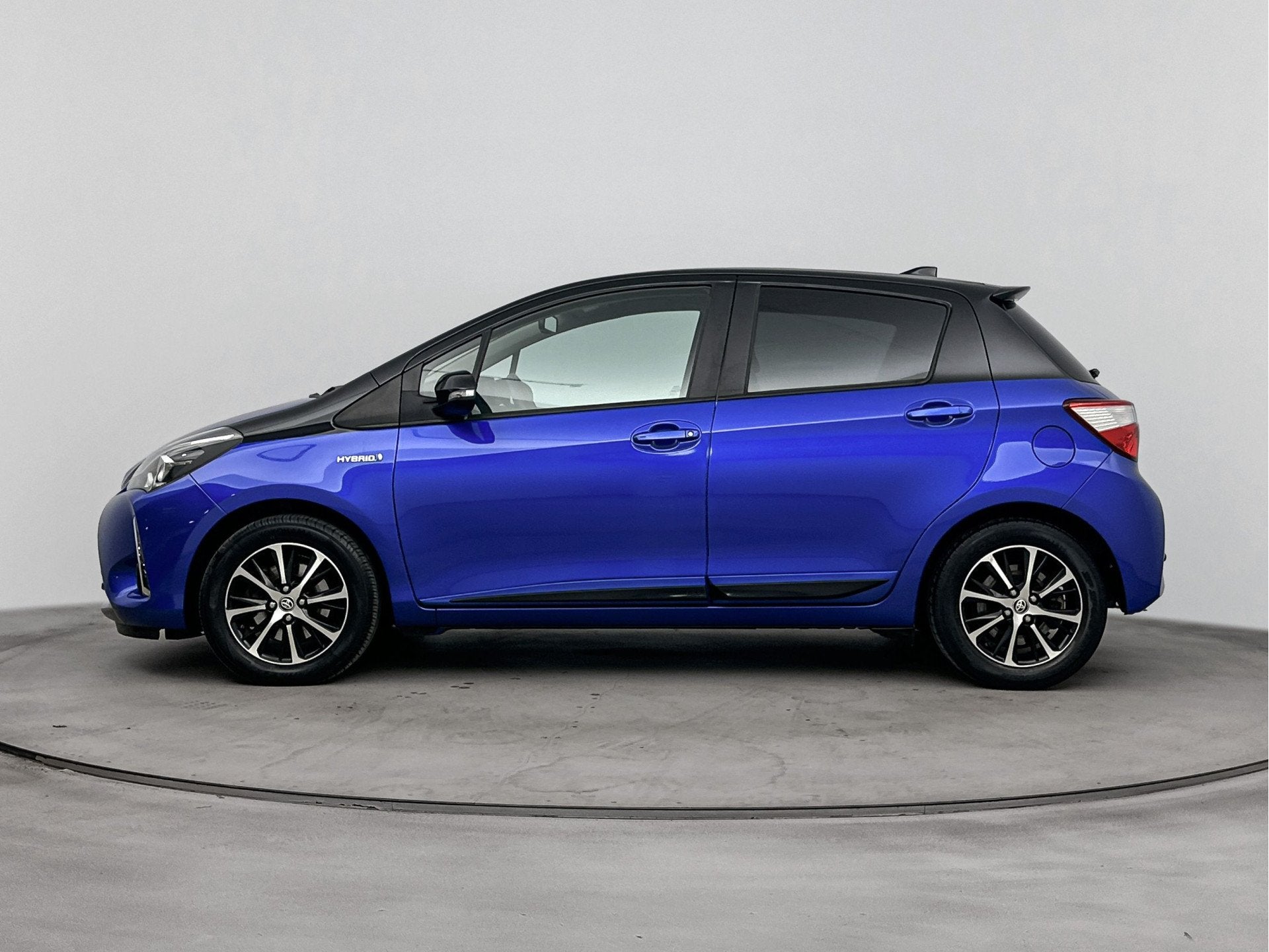 Toyota Yaris 1.5 Hybrid Dynamic Bi-Tone | Navigatie | Fietse, 4 cilinders, Blauw, Bedrijf, Yaris