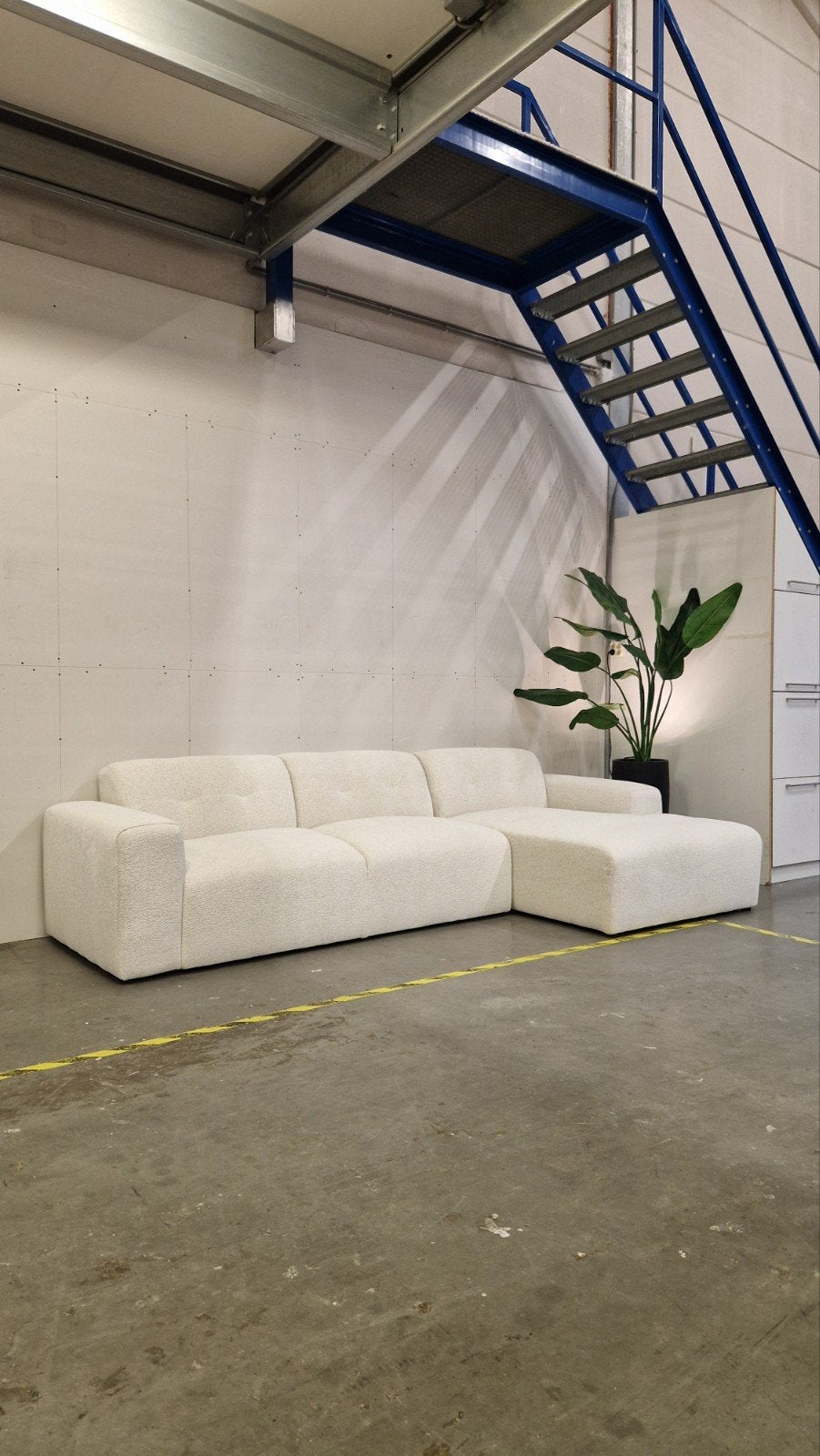 Foto 4 van Nieuwe Luxe Hoekbank Crème 310x155 cm Showroommodel