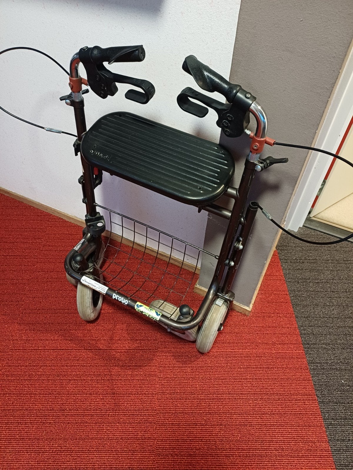 Een rollator, Ophalen, Opvouwbaar, Gebruikt