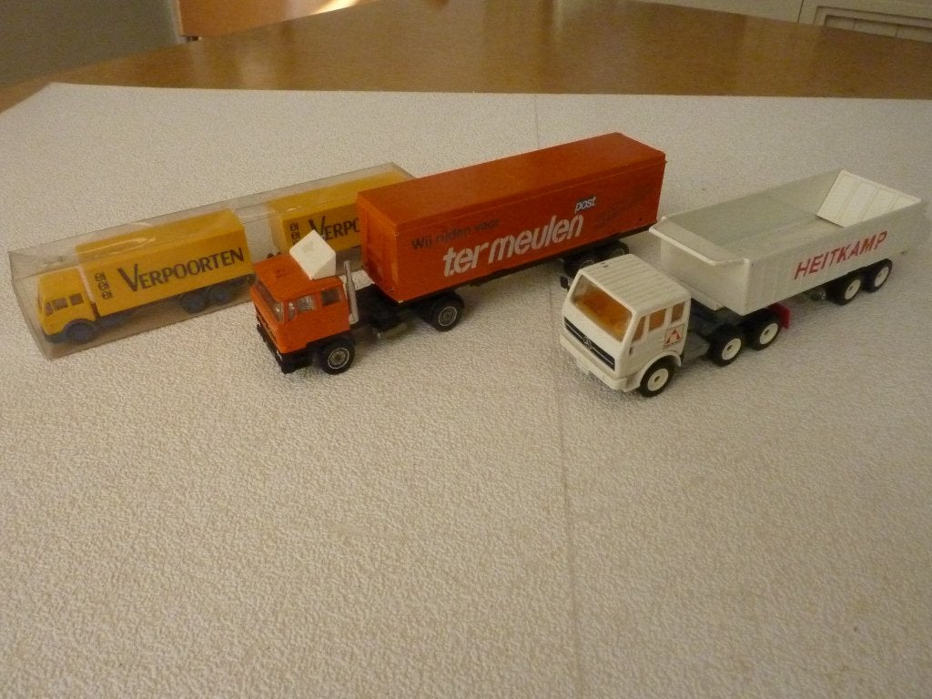 Drie trucks: Solido (DAF) Siku (Heitkamp)  Wiking Mercedes), Ophalen of Verzenden, Gebruikt, Bus of Vrachtwagen