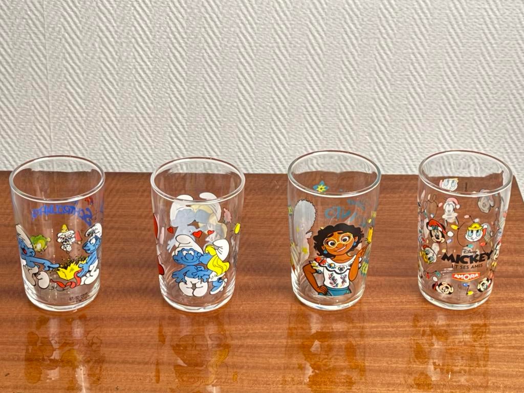 Set van 4 Cartoon Glazen: Smurfen, Encanto & Disney, Glas of Glazen, Gebruikt, Ophalen of Verzenden, Glas