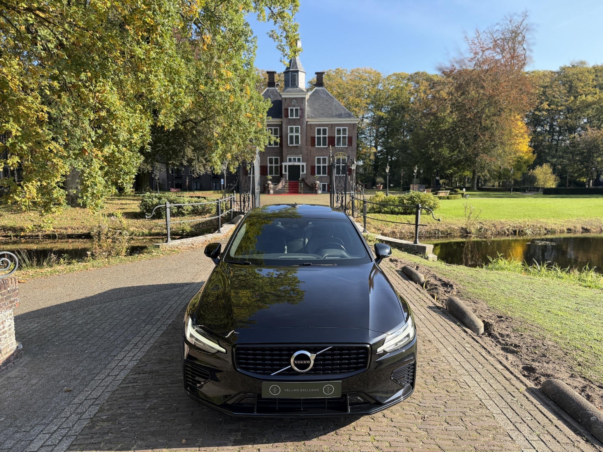 Volvo S60 2.0 T8 AWD Twin Engine R-Design | HUD | Pano | Har, Auto's, Verwarmde buitenspiegels, Gebruikt, Euro 6, 4 cilinders