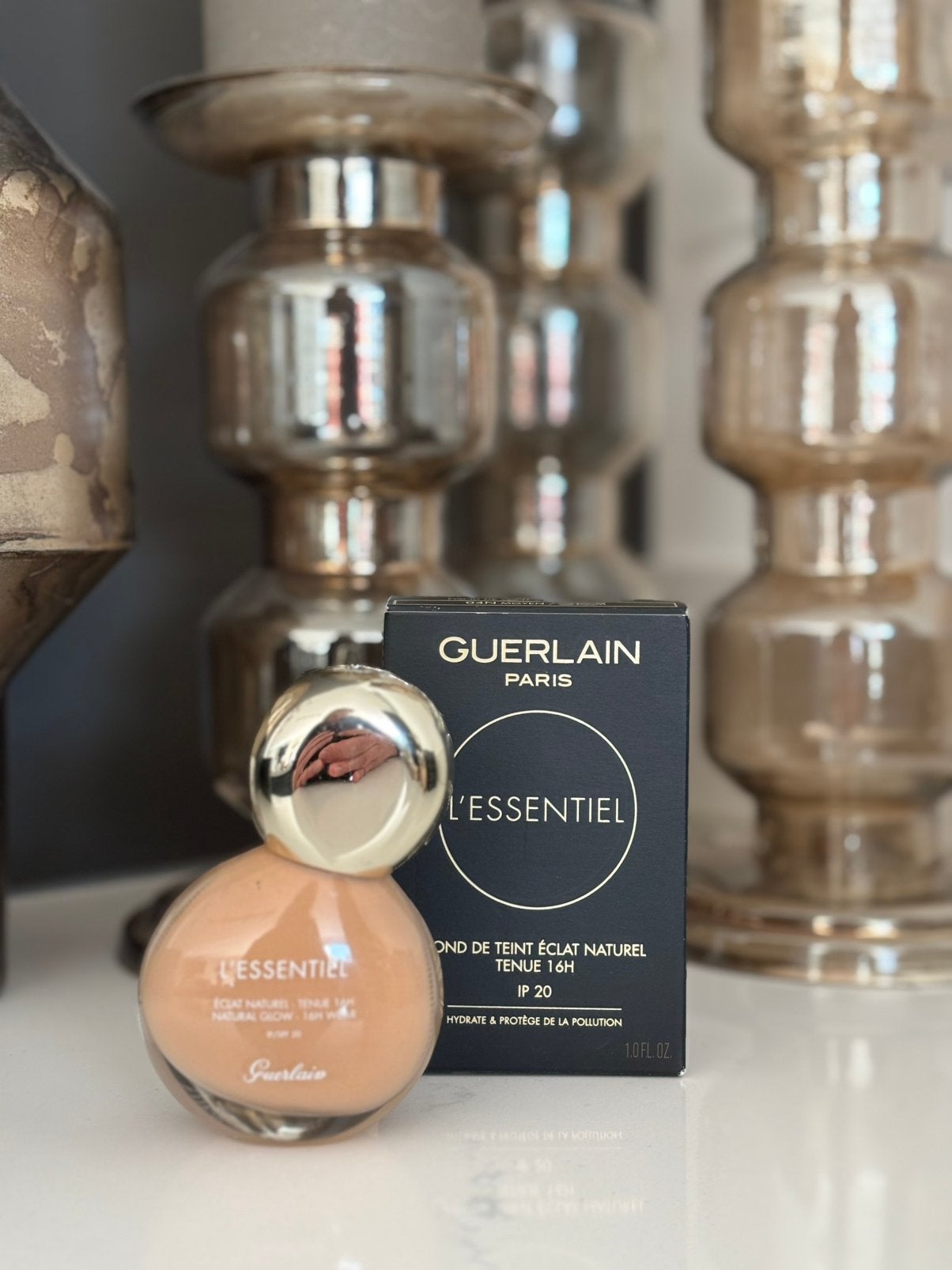 Guerlain L’Essentiel Foundation 04N Medium – Nieuw, Sieraden, Tassen en Uiterlijk, Gehele gezicht, Beige, Nieuw, Ophalen of Verzenden