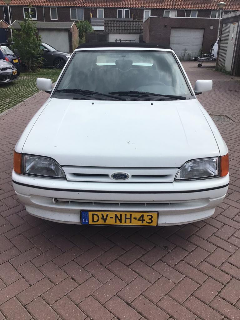 Ford Escort 1.6 I Cabrio U9 1992 Wit, Auto's, Voorwielaandrijving, Escort, Stof, 40 €/maand
