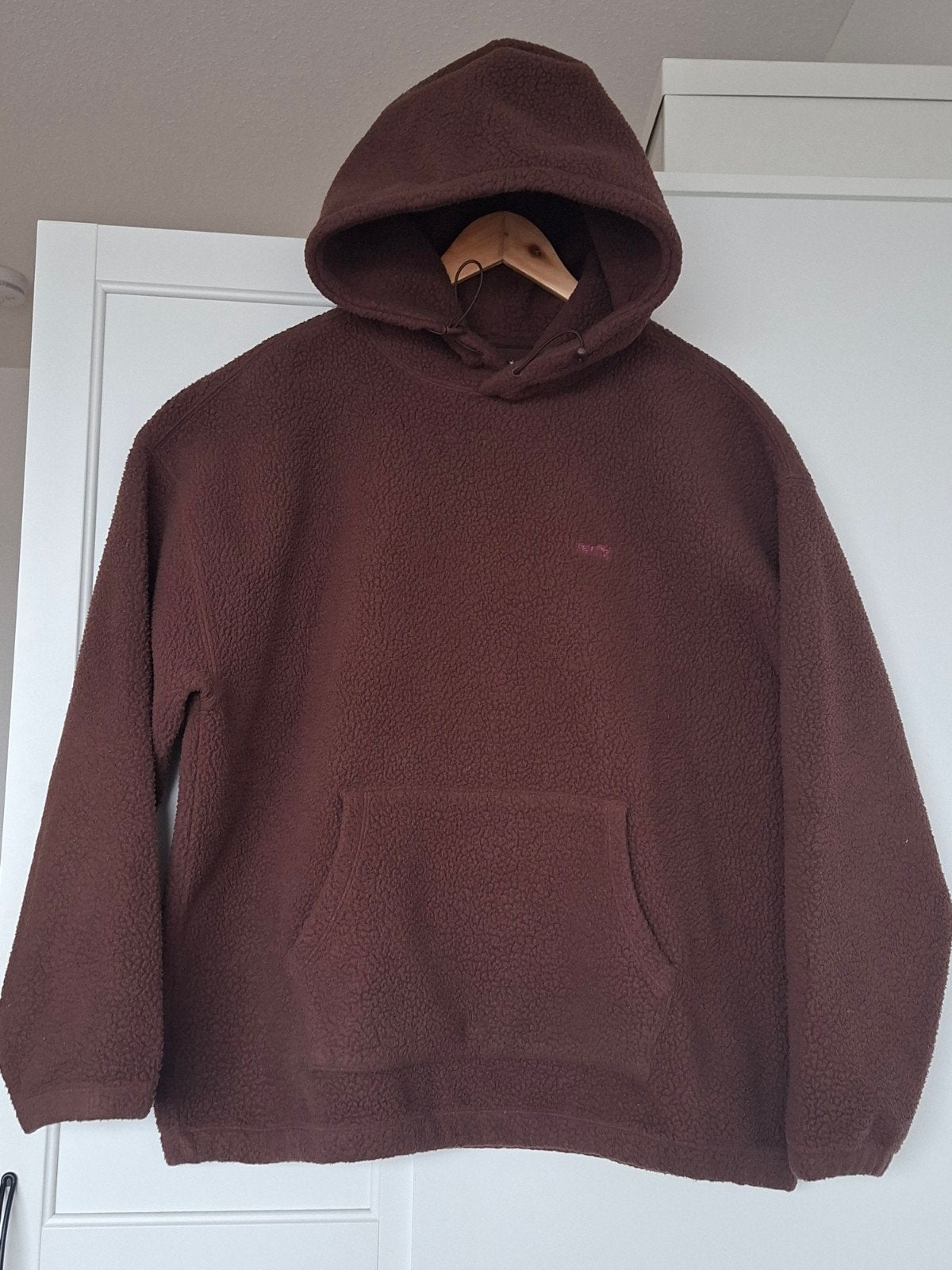 Levi's Borg Hoodie Bruin met Roze Logo - Maat L, Kleding | Dames, Bruin, Maat 42/44 (L), Nieuw, Ophalen of Verzenden