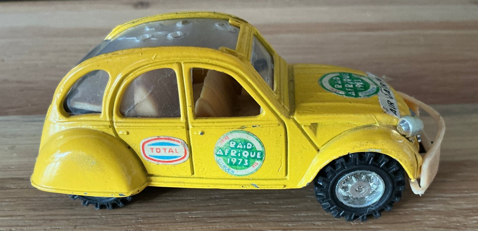 GELE CITROËN 2 CV AUTO LELIJKE EEND OOK WEL GENOEMD 1,50, Ophalen, Gebruikt, Auto