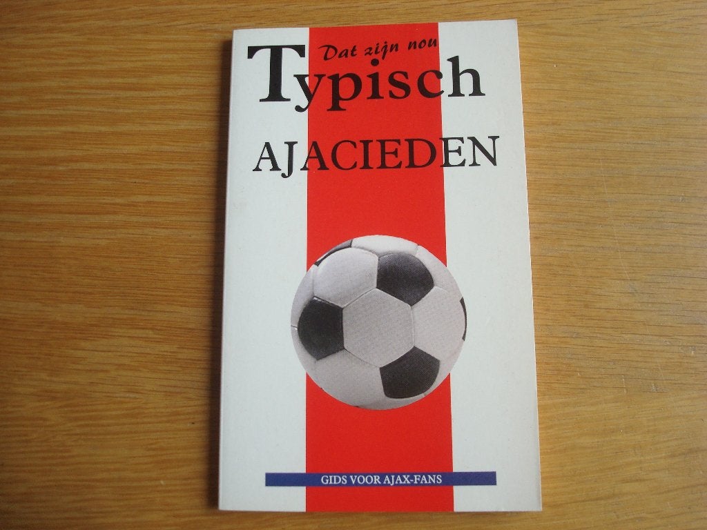 Boekje Typisch Ajacieden  Ajax voetbal, Boeken, Ophalen of Verzenden, Zo goed als nieuw, Balsport