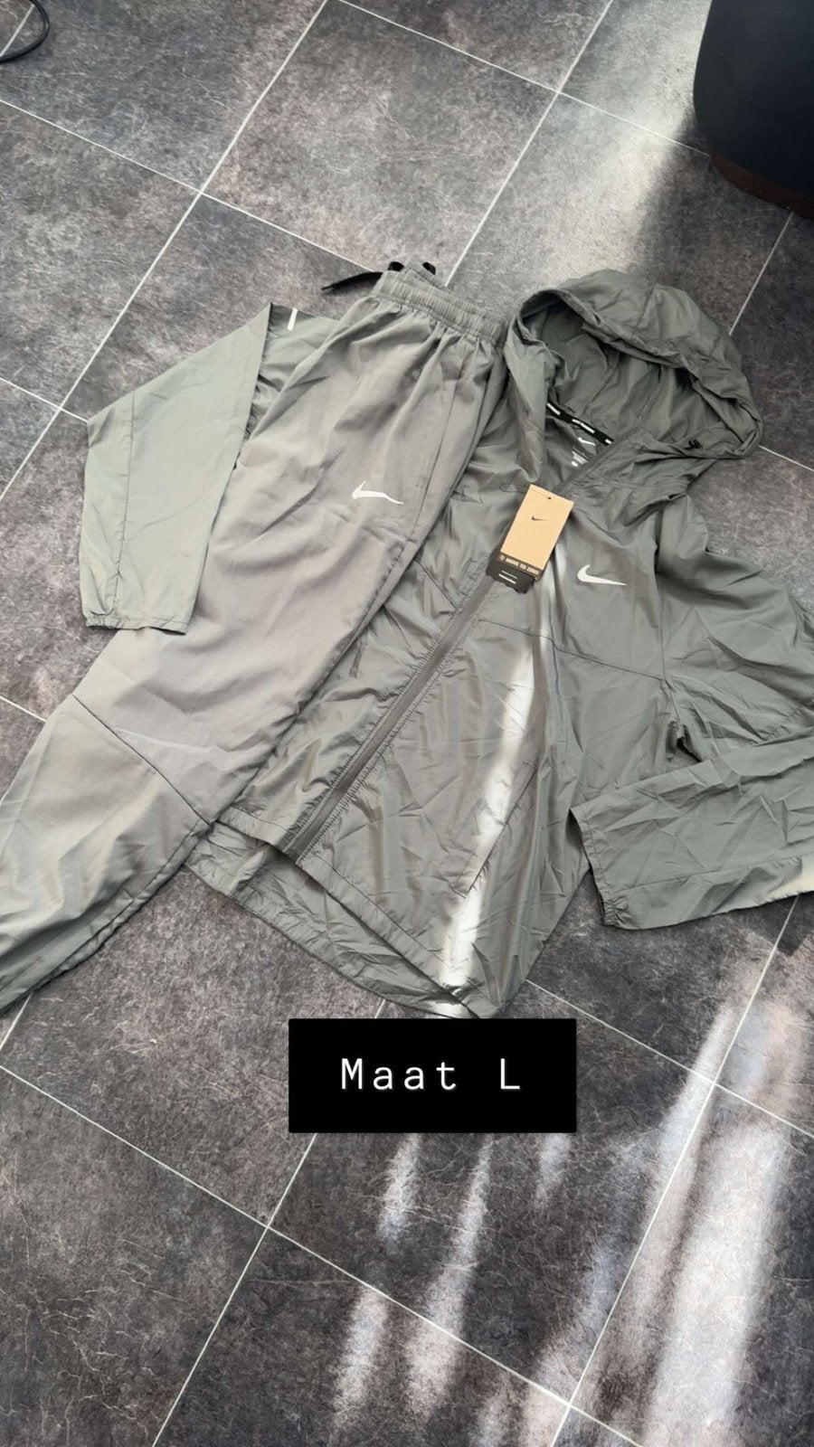 Nike traingspak grijs, Ophalen of Verzenden, Zo goed als nieuw, Grijs