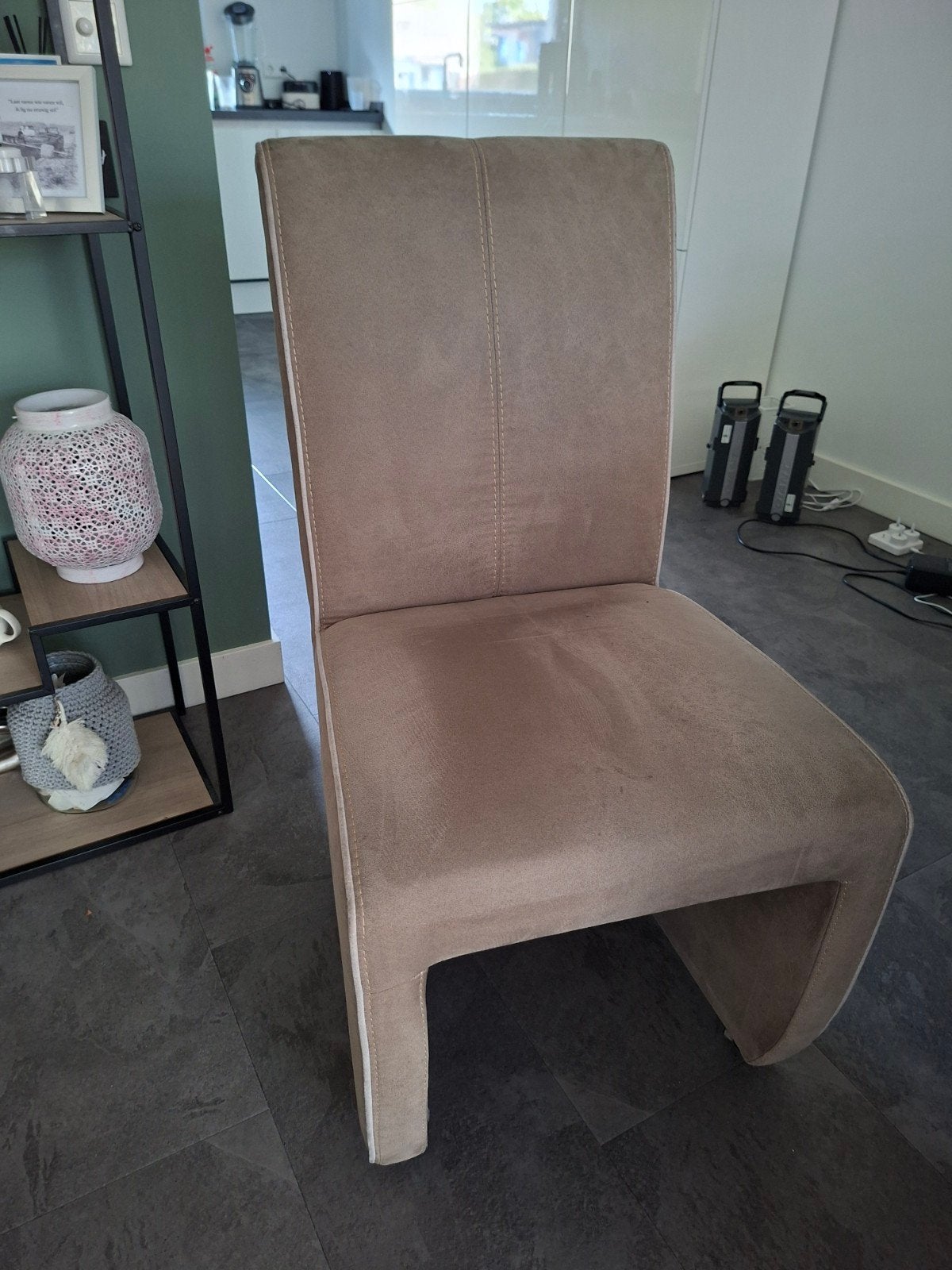 Set van 2 beige eetkamerstoelen met wieltjes, Ophalen, Overige kleuren, Zo goed als nieuw, Vier
