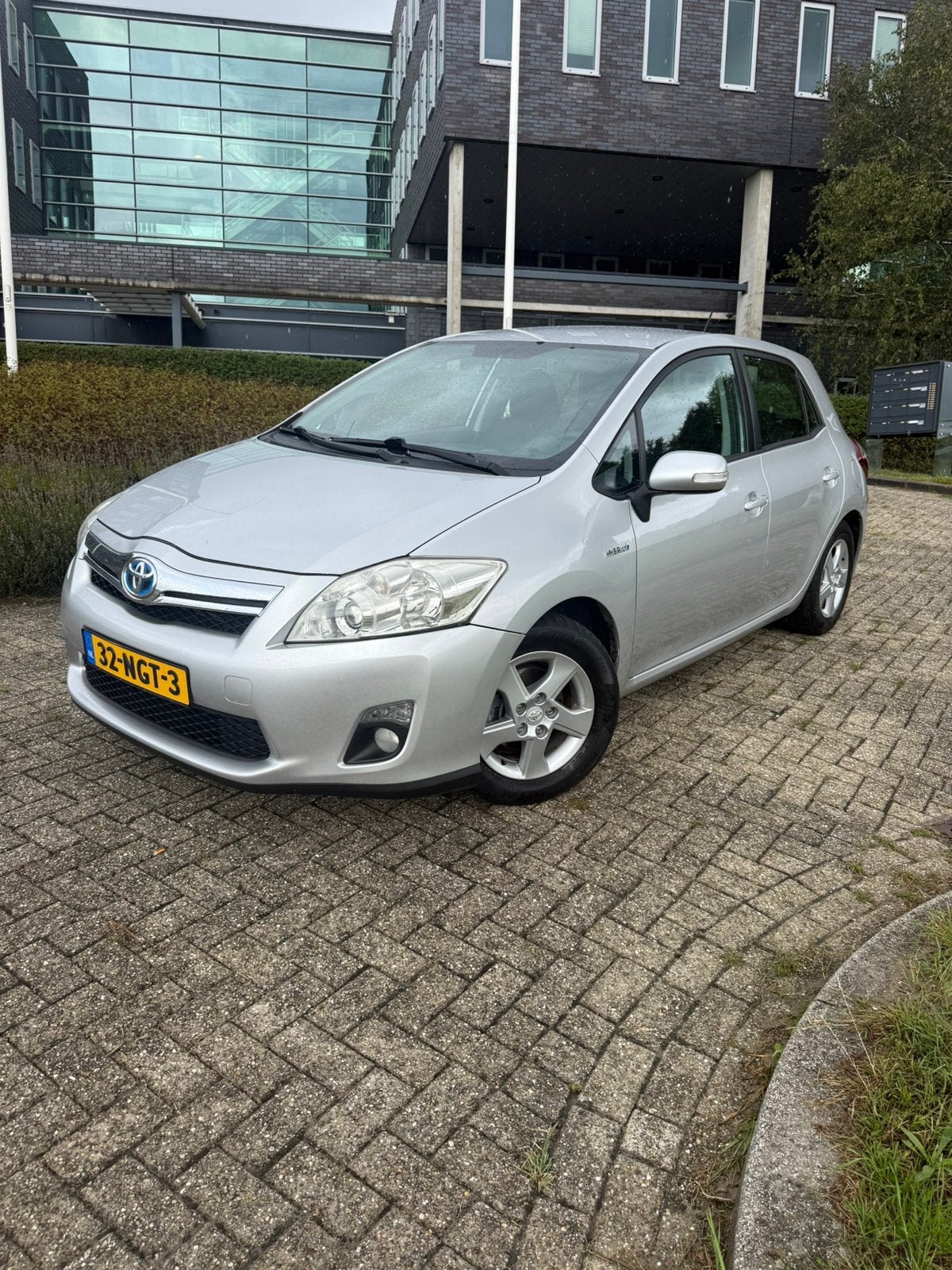 Toyota Auris 1.8 Full Hybrid 5DR CVT 2010 Grijs, Stof, Zwart, 4 cilinders, Origineel Nederlands