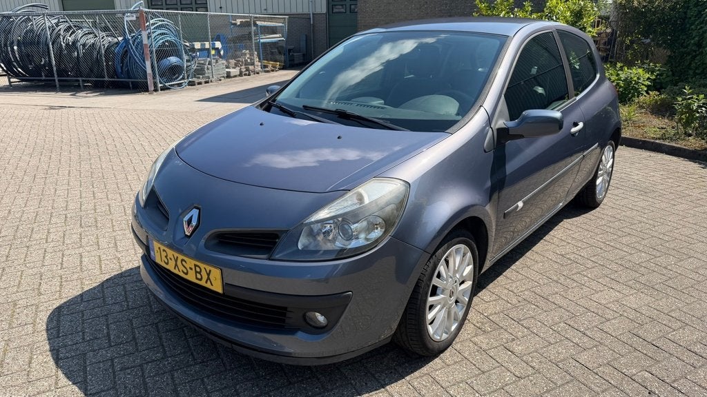 Renault Clio 1.4-16V Dynamique S, Voorwielaandrijving, Gebruikt, 4 cilinders, Blauw
