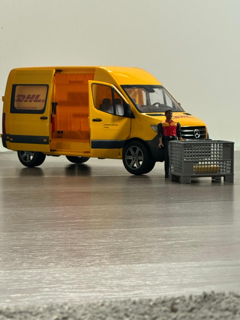 DHL Bestelbus Speelgoed met Figuur en Accessoires, Kinderen en Baby's, Speelgoed | Speelgoedvoertuigen, Ophalen, Zo goed als nieuw