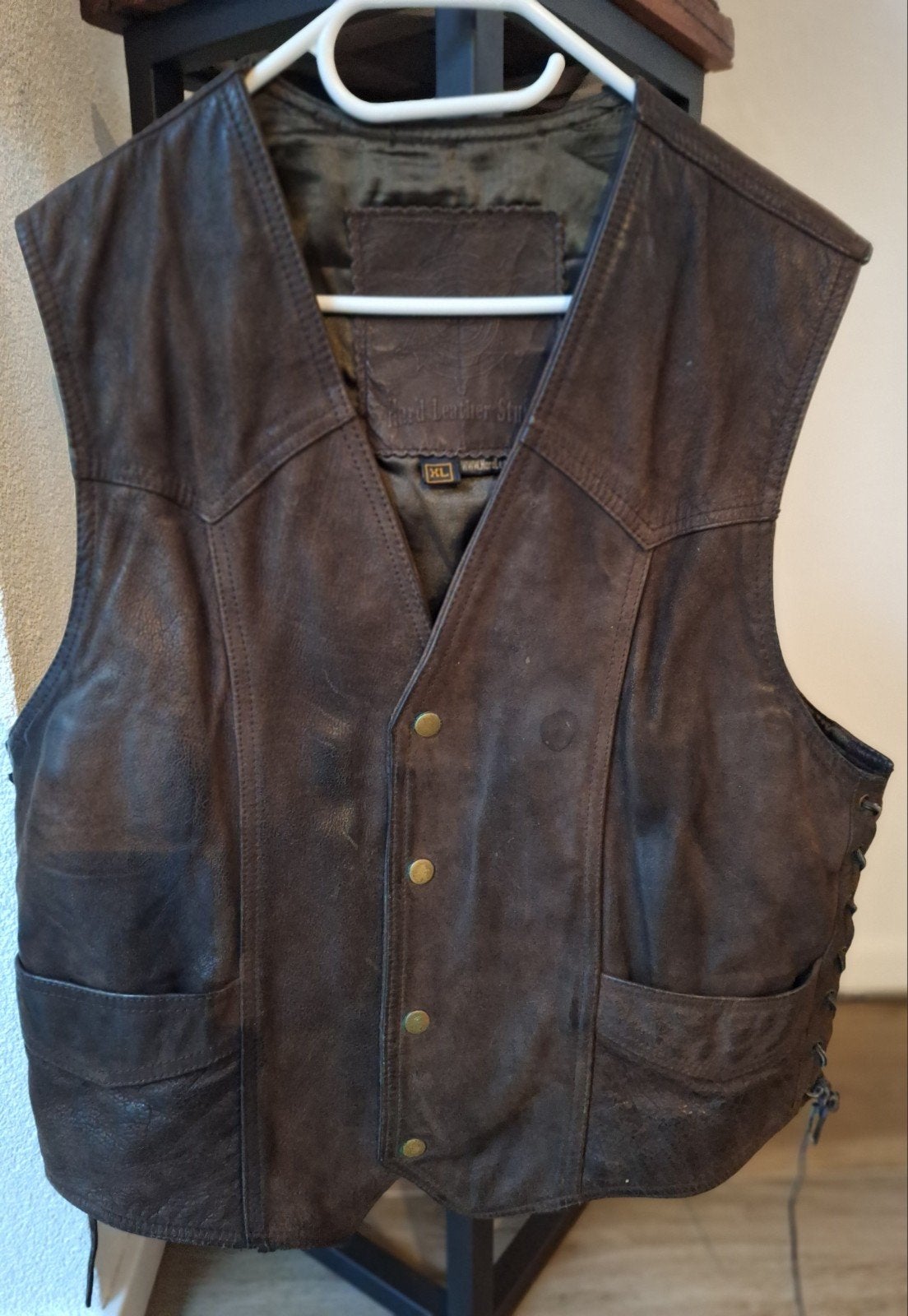 Bruin leren gilet met twee binnenzakken - Maat XL, Ophalen of Verzenden, Gedragen, Hard Leather Stuff