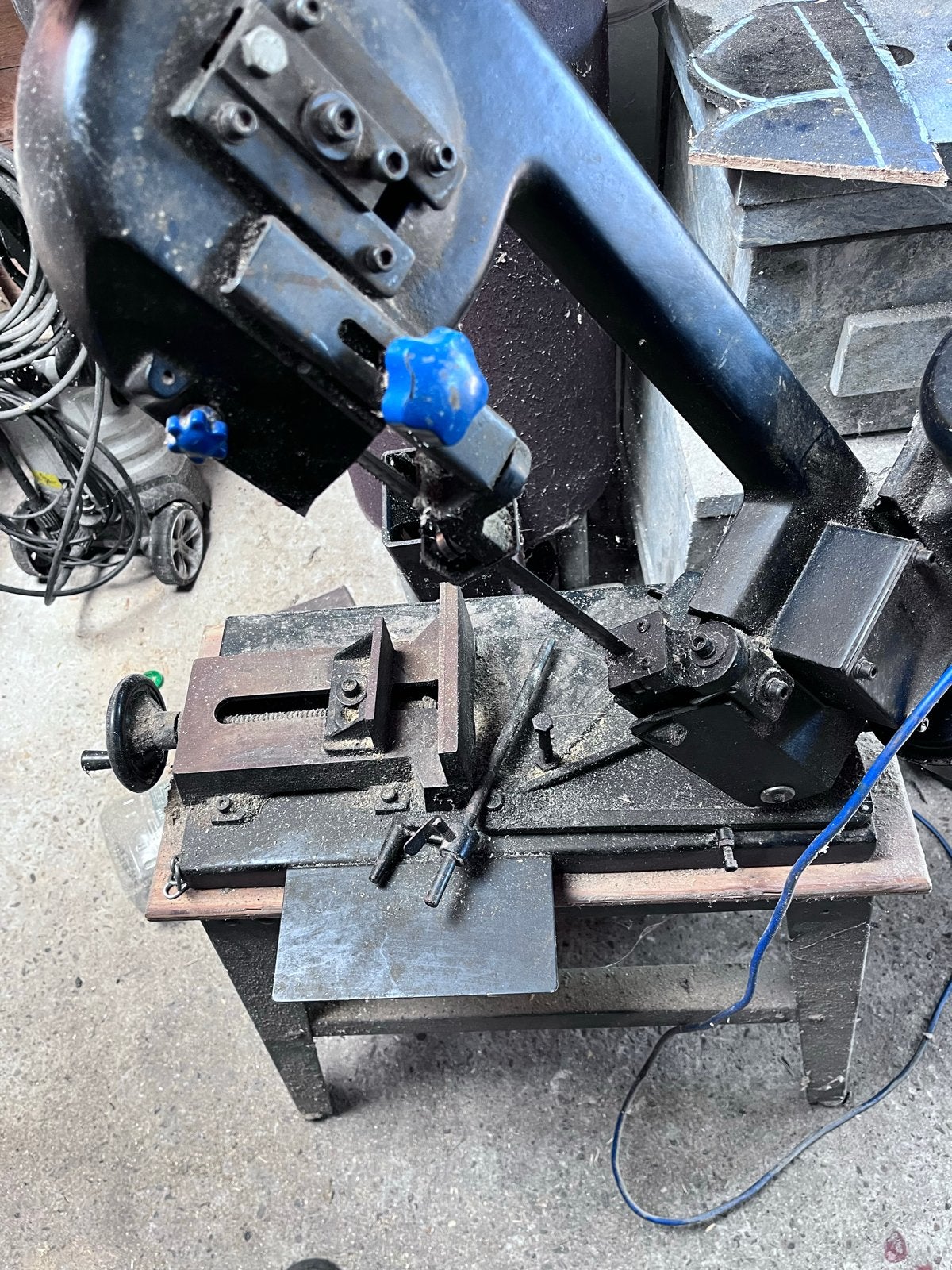 Ferm FBS-400 Metaal lintzaag 230V met onderstel, Ophalen, Gebruikt, 70 mm of meer, Lintzaag
