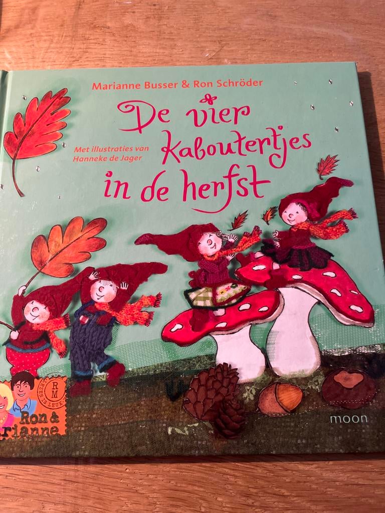 De vier Kaboutertjes in de herfst - Marianne Busser, Ophalen of Verzenden, Zo goed als nieuw, Sprookjes