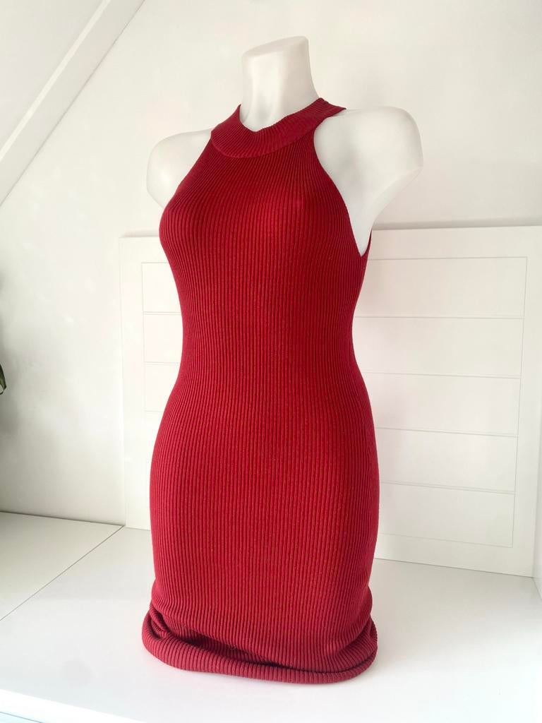 Rode geribbelde bodycon jurk van Voyelles, Ophalen of Verzenden, Zo goed als nieuw, Maat 36 (S), Boven de knie