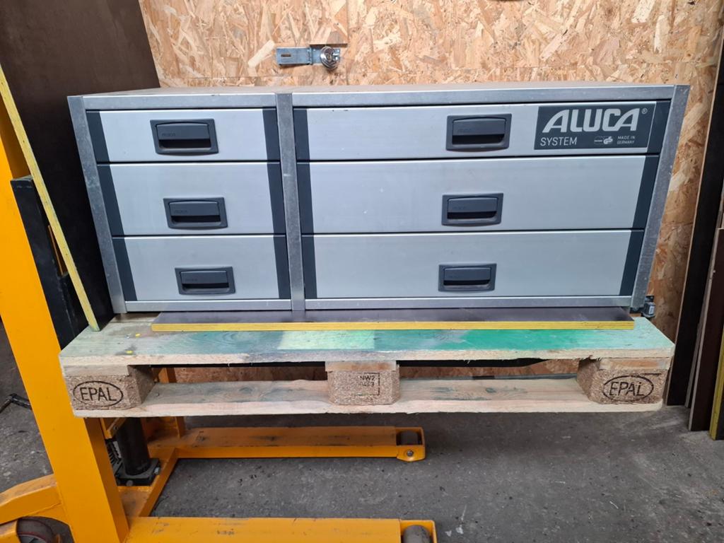 Nette aluca ladenkast., Auto diversen, Ophalen