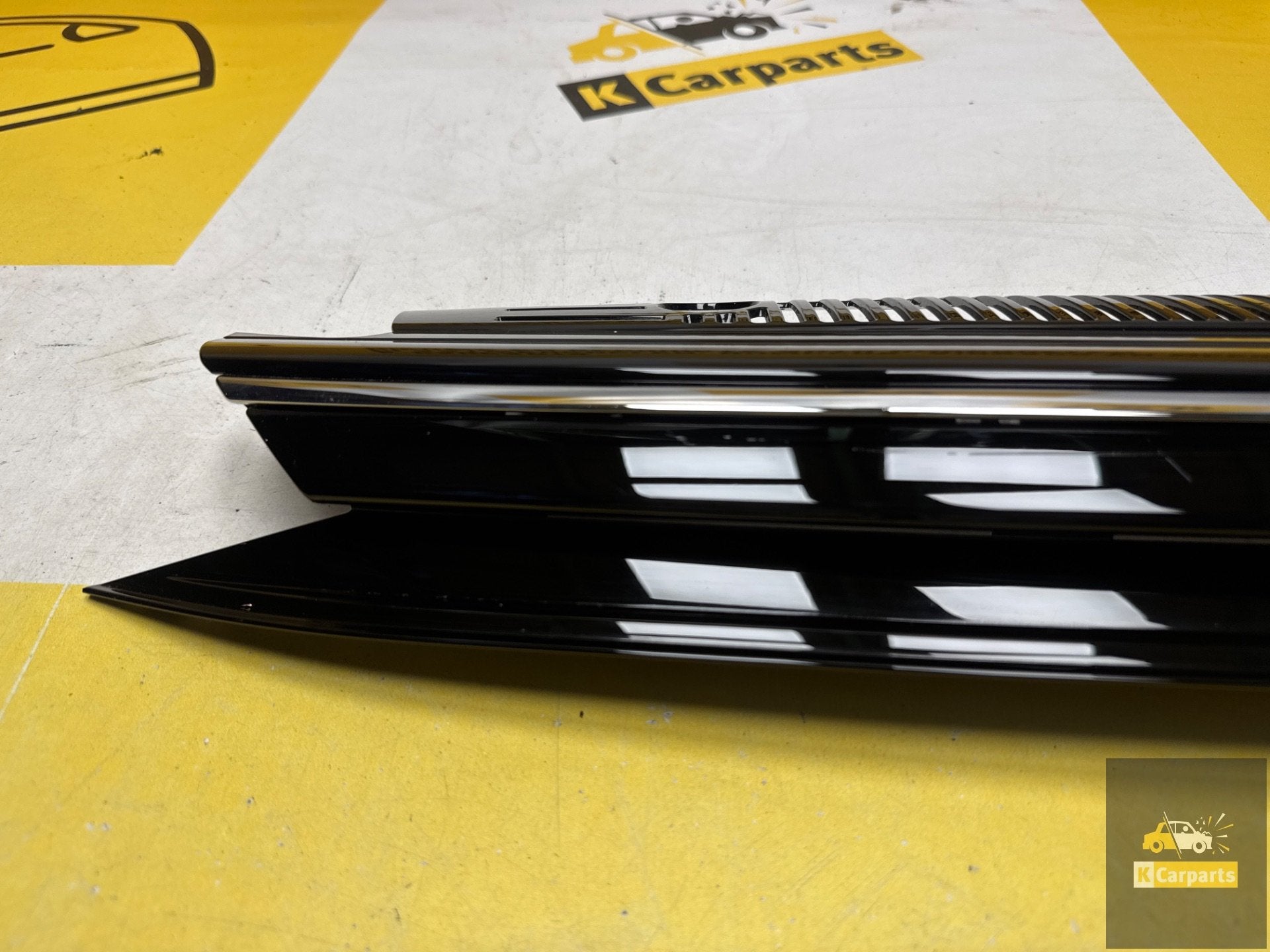 Grill Volkswagen Golf 8 8.5 Facelift Grille 5H0853651N, Gebruikt, Volkswagen AG, Bumper, Berliner Ring 2
38440  Wolfsburg, DE