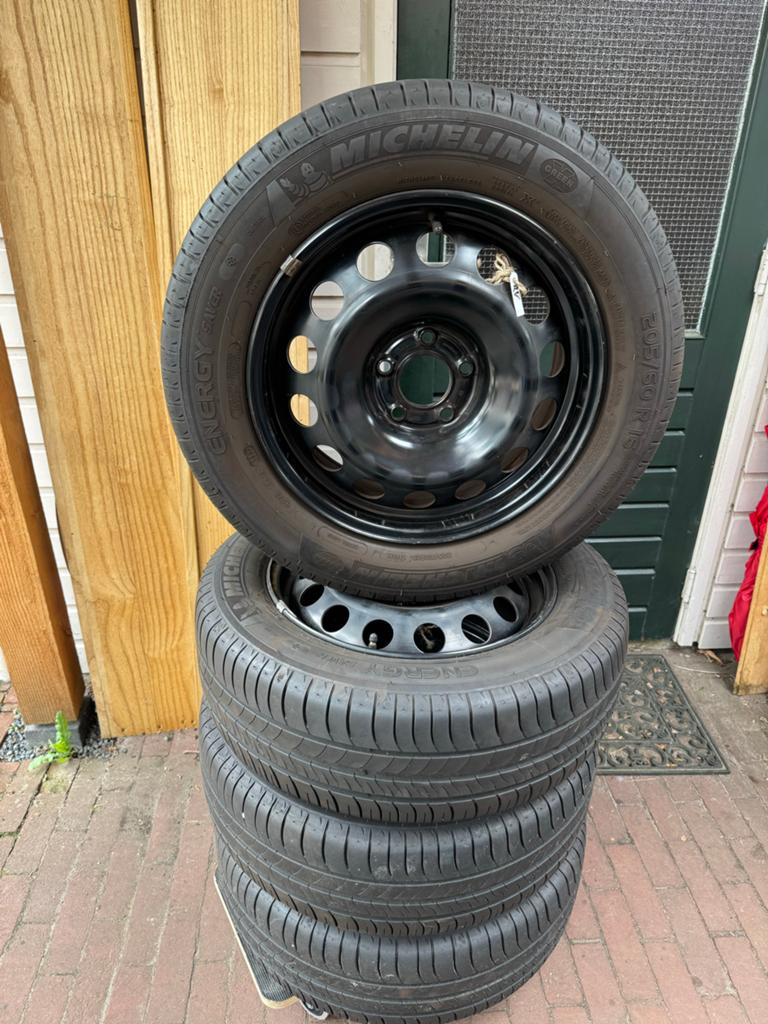 Michelin Energy Saver+ zomerband op stalen velg, Auto-onderdelen, Banden en Velgen, Gebruikt, 16 inch, Banden en Velgen, Ophalen of Verzenden