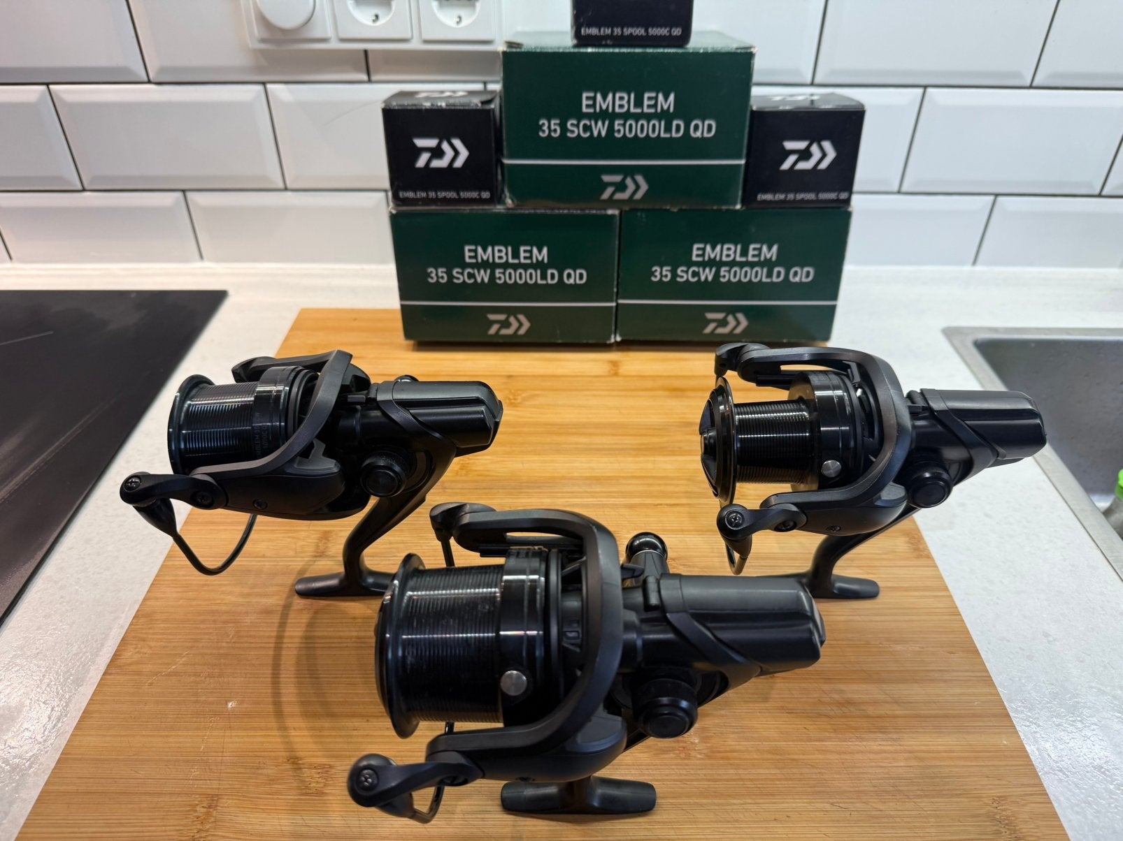 3x Daiwa emblem 35 scw 5000 ld qd, Watersport en Boten, Hengelsport | Karpervissen, Ophalen of Verzenden, Zo goed als nieuw, Molen