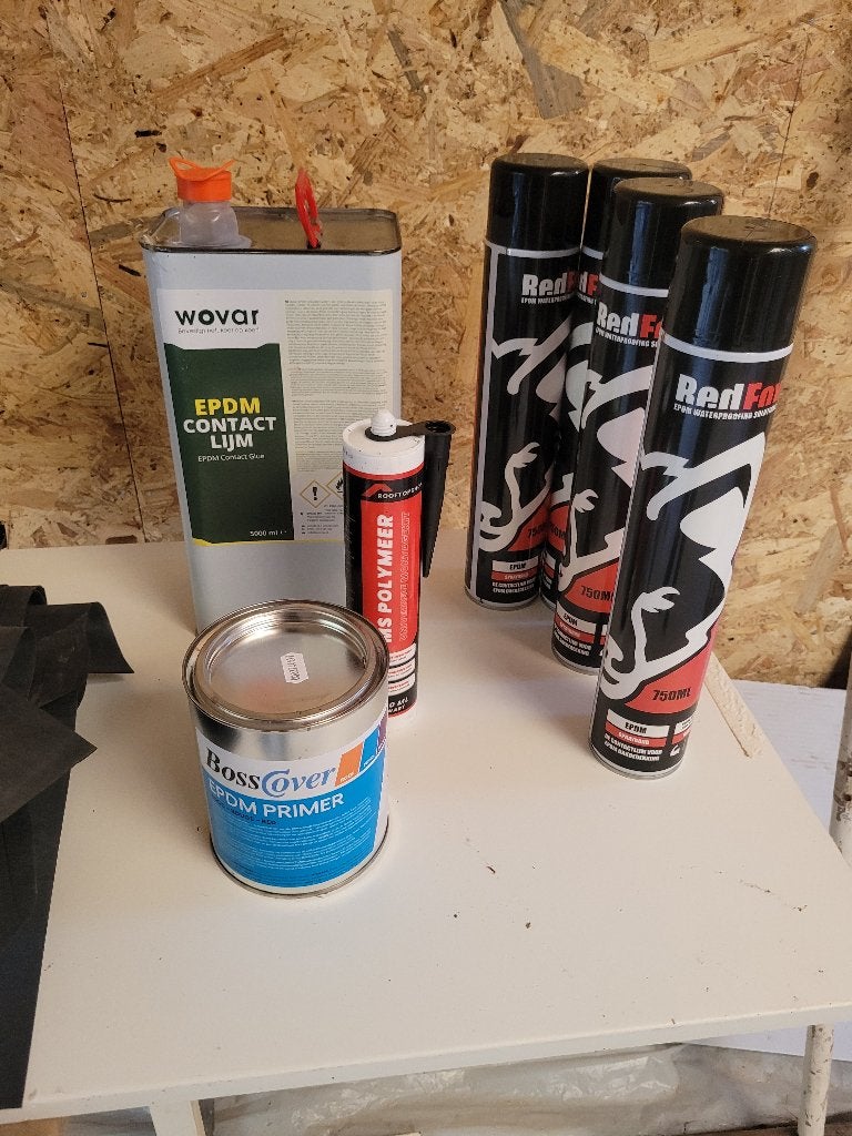 Epdm lijm  spullen en stuk daktrim, Ophalen, Overige materialen, Zwart, Overige typen