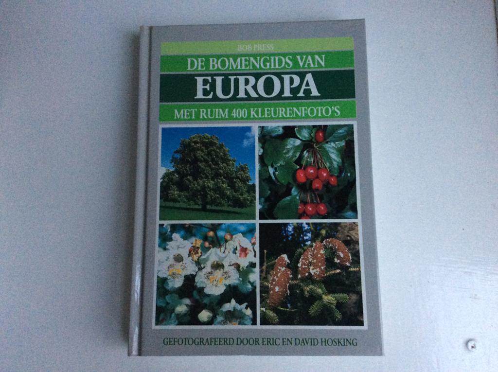 De bomengids van Europa, Boeken, Ophalen of Verzenden, Zo goed als nieuw, Bloemen, Planten en Bomen
