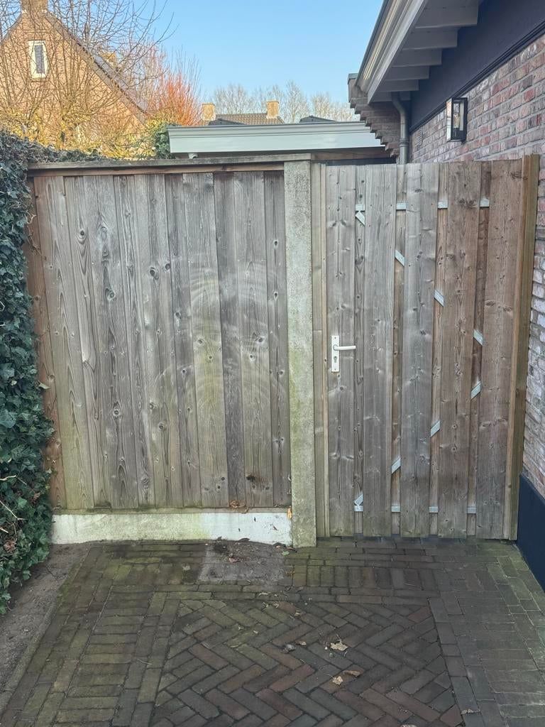 Degelijke houten poort met vast paneel en loopdeur, Met poort, Gebruikt, Ophalen of Verzenden, Tuinhek