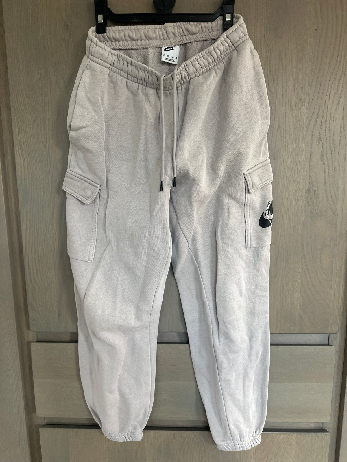 Nike cargo joggingbroek - Zo goed als nieuw, Kleding | Dames, Ophalen, Beige, Zo goed als nieuw, Maat 34 (XS) of kleiner