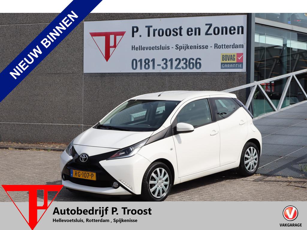 Toyota Aygo 1.0 VVT-i x-play Dealeronderhouden! Achteruitrij, Auto's, Toyota, Voorwielaandrijving, 12 maanden, Stof, Gebruikt