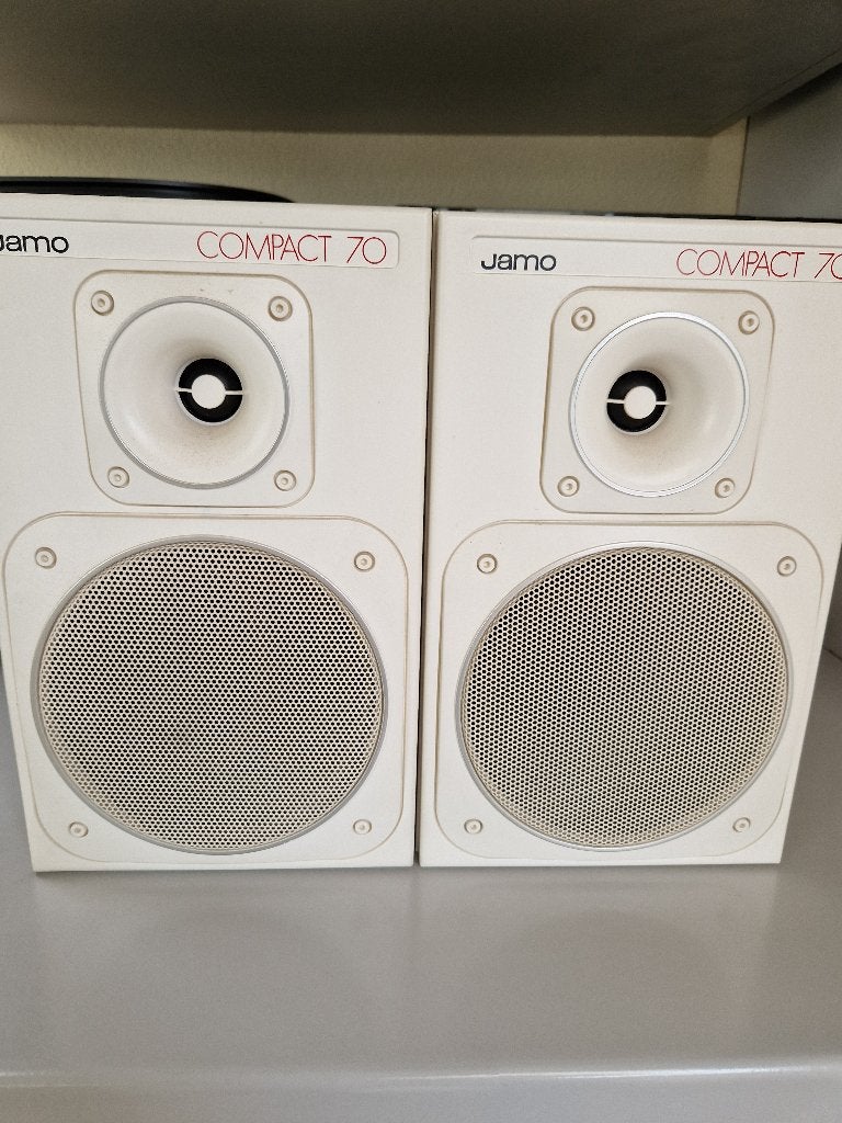 2 witte Jamo boxen, Ophalen, Gebruikt, 60 tot 120 watt, Boekenplank luidspreker
