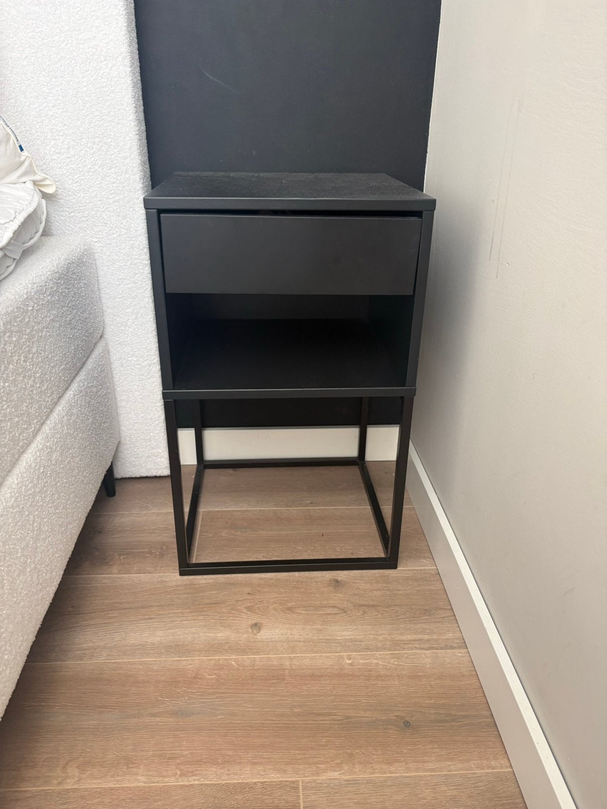 2 nachtkastjes Ikea VIKHAMMER, Ophalen of Verzenden, Zo goed als nieuw, Minder dan 45 cm, Minder dan 55 cm