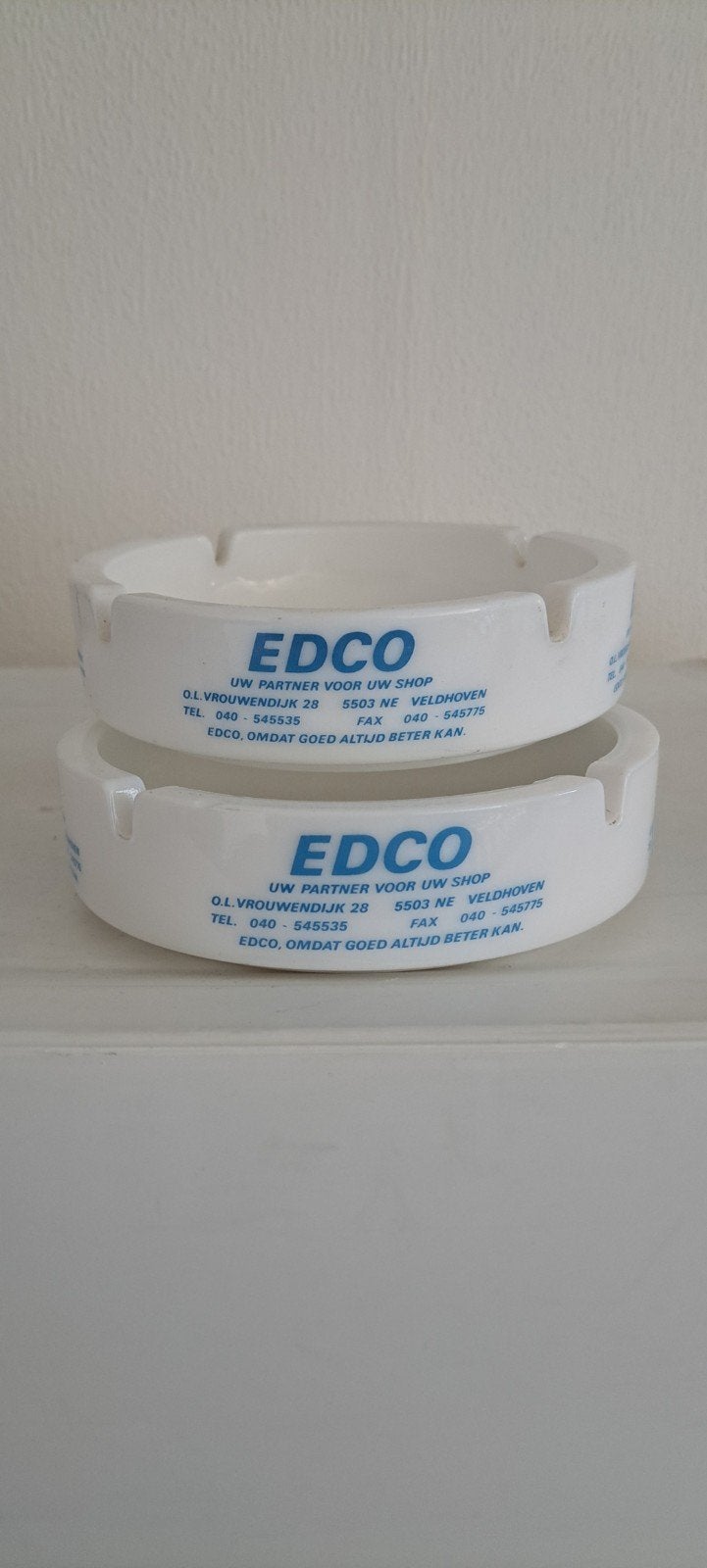 2x EDCO Asbakken - Wit met blauw logo, Ophalen of Verzenden, Gebruikt, Asbak