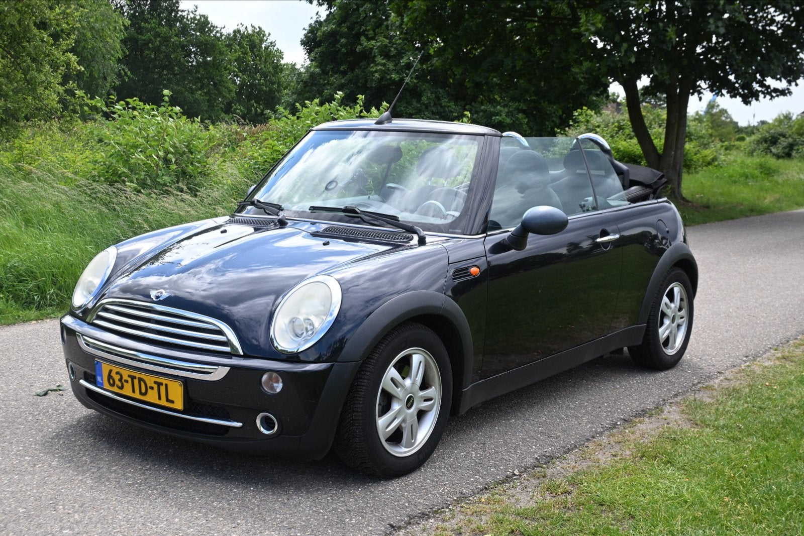 Mini 1.6 16V ONE Cabrio 2006 Zwart, Auto's, Mini, 4 cilinders, Cabriolet, 4 stoelen, Zwart