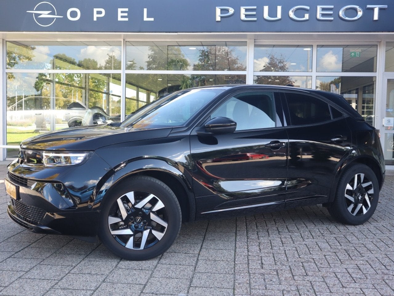 Foto 2 van Opel Mokka GS 1.2 Turbo Hybrid 145pk eDCT Automaat, Rijklaar