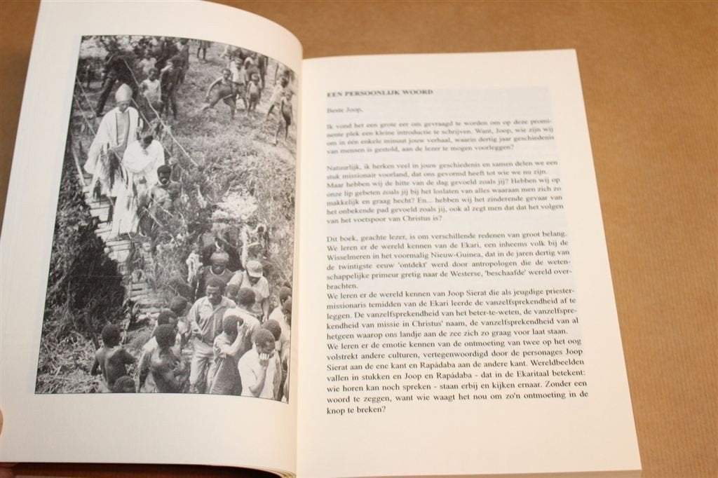 Rapádaba — Mensen van Wisselmeren, Iriana Jaya, Papoea, Ophalen of Verzenden, Zo goed als nieuw, Azië