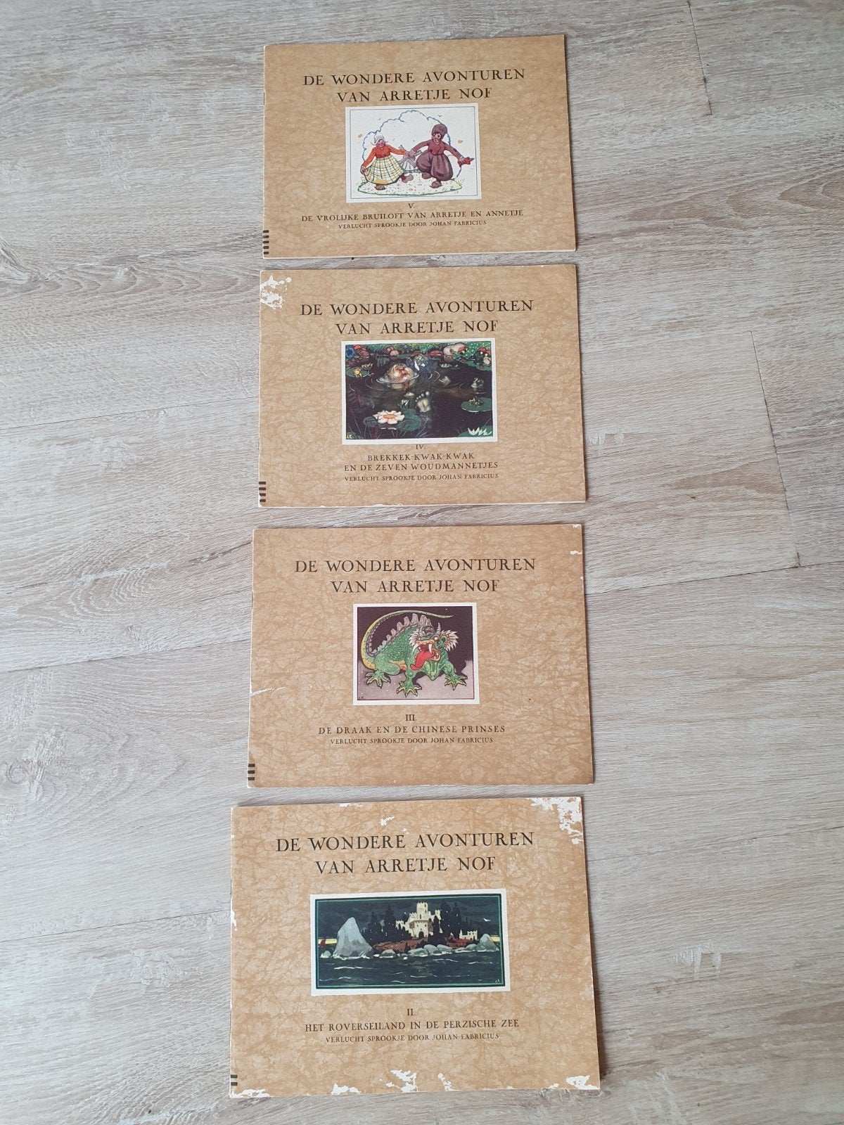 De Wondere Avonturen van Arretje Nof - Deel 2, 3, 4 en 5., Ophalen of Verzenden, Gelezen, Johan Fabricius