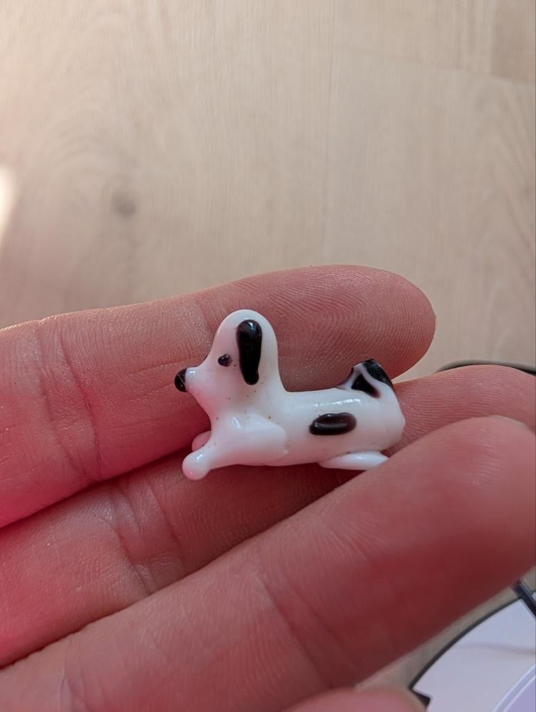 Miniatuur hondje voor poppenhuis of verzameling, Ophalen of Verzenden, Zo goed als nieuw