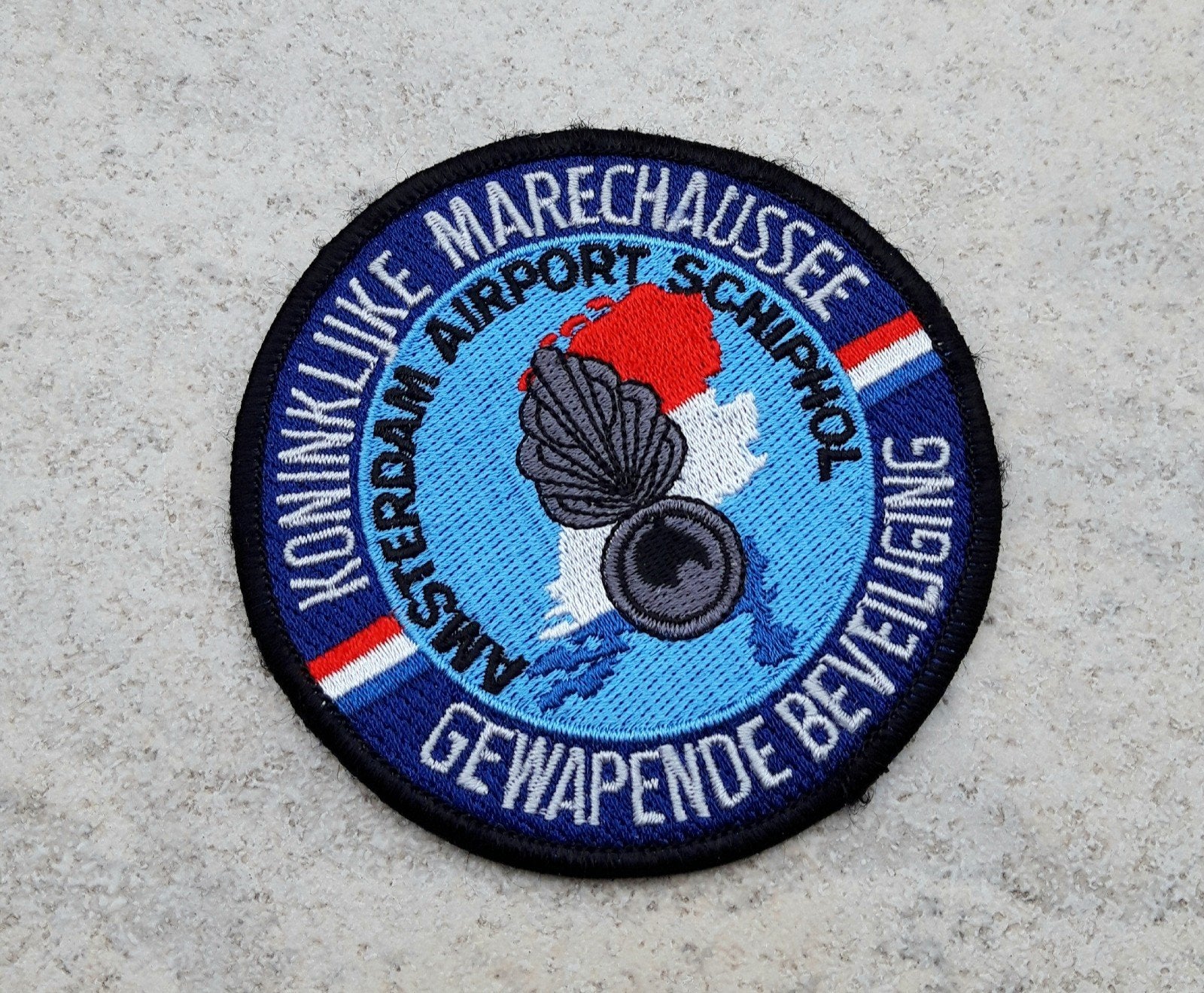 Mouwembleem KMar, Gewapende Beveiliging Airport Schiphol, Verzamelen, Verzenden, Marechaussee, Nederland, Embleem of Badge