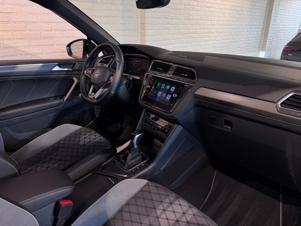 Volkswagen TIGUAN 1.5 TSI R-Line Business Black Style Pano T, Automaat, 4 cilinders, Stuurwielverwarming, 14 km/l