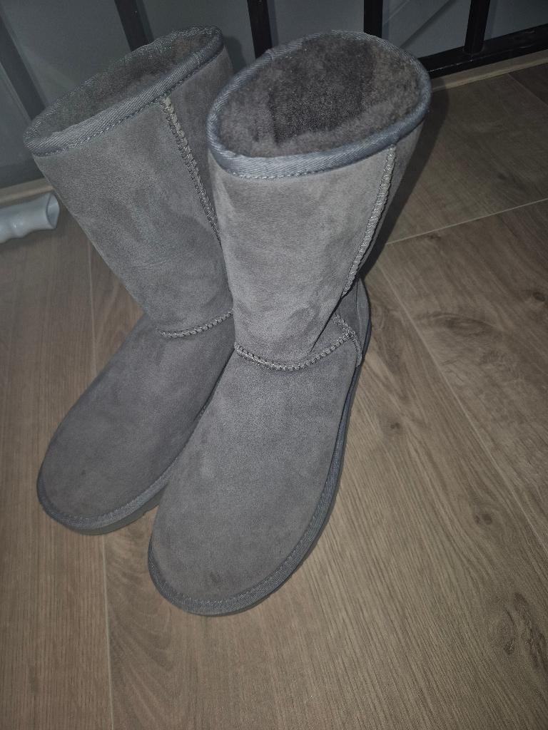 Ugg s laarzen, Kleding | Dames, Schoenen, Hoge laarzen, Zwart, Ophalen of Verzenden, Zo goed als nieuw