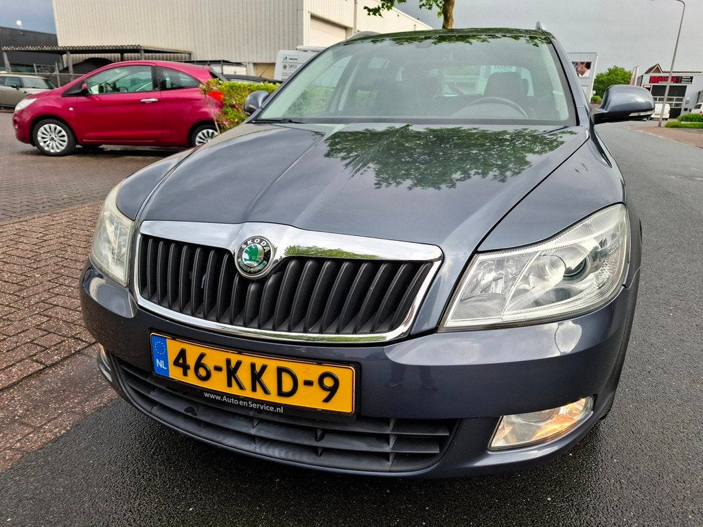 Skoda Octavia Combi 1.8 TSI Elegance LPG-G3/AUTOMAAT/LEDER!, Auto's, Skoda, Euro 5, 15 km/l, Gebruikt, Zwart