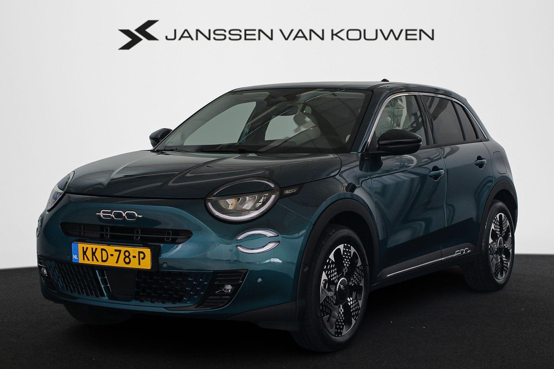 Fiat 600e La Prima 54 kWh Stoelverwarming Massage 360-Camera, Auto's, Fiat, Stof, Gebruikt, 156 pk, Blauw