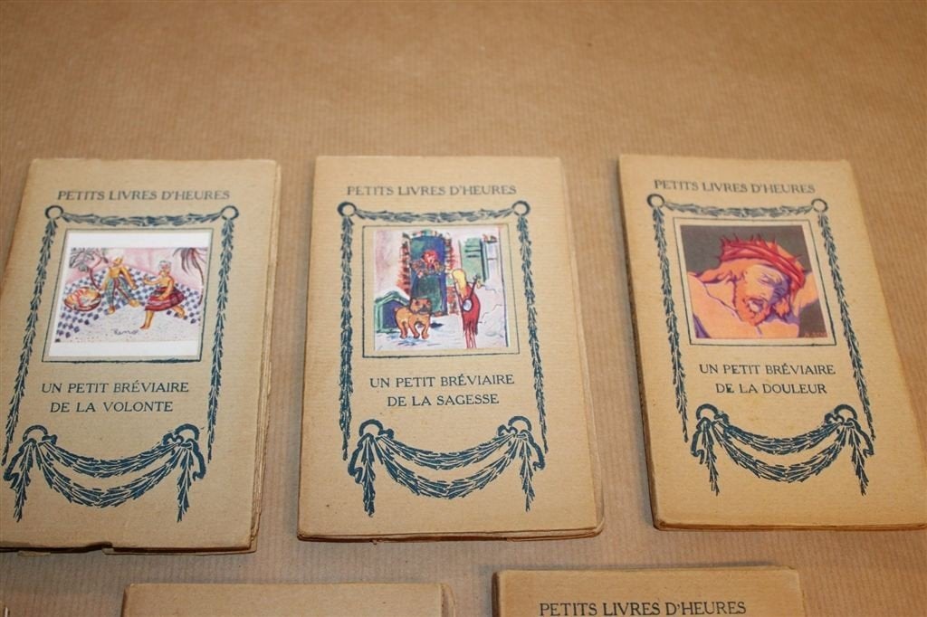 Petits Livres d\'Heures — 13 Franse Boekjes 1920, Ophalen of Verzenden, Gelezen
