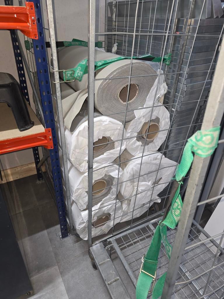 Beurstapijt lichtgrijs 1x30m (4 rollen) – €70 p/st, Ophalen, Nieuw